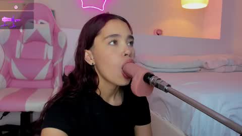 Snapshot of violeth_hill chatting on 11, 3, 2025 Violeth Hill online show from 11, 3, 2025