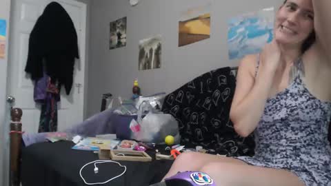 Violet Hooper online show from 22, 9, 2025