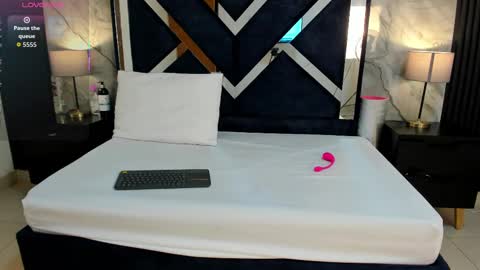 Violet Rose online show from 26, 10, 2025