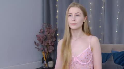 Snapshot of violetswone chatting on 9, 2, 2025 VioletSwone online show from 9, 2, 2025