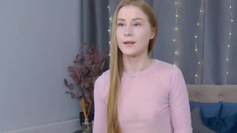 Snapshot of violetswone chatting on 26, 2, 2025 VioletSwone online show from 26, 2, 2025