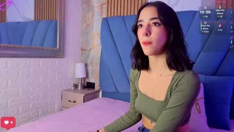 Snapshot of violett__golden chatting on 28, 9, 2025 ViolettGolden online show from 28, 9, 2025