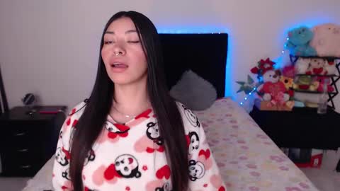 Snapshot of violett_flowers chatting on 11, 3, 2025 violeta  online show from 11, 3, 2025