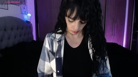 violett  Independent model online show from 17, 4, 2026