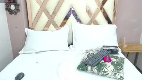 Snapshot of violett_salvatore chatting on 9, 10, 2025 V I O L E T T E online show from 9, 10, 2025