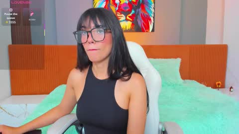 Snapshot of violetta_skinny chatting on 9, 11, 2025 violetta online show from 9, 11, 2025