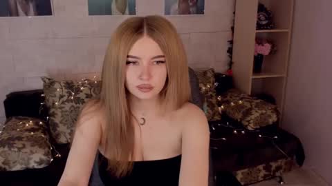 ViolettaOtis online show from 3, 1, 2025