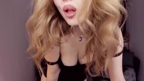 ViolettaOtis online show from 6, 1, 2025