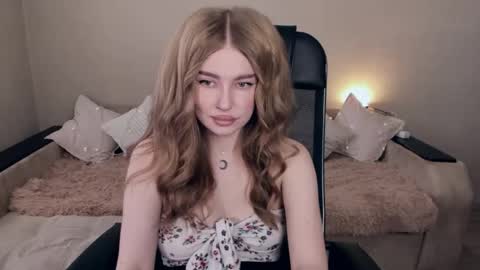 ViolettaOtis online show from 4, 3, 2025