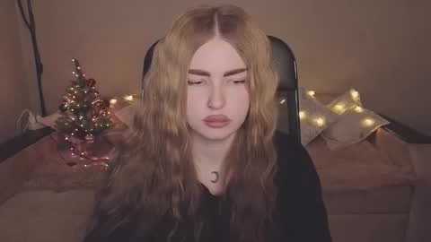 Snapshot of violettaotis chatting on 18, 12, 2025 ViolettaOtis online show from 18, 12, 2025