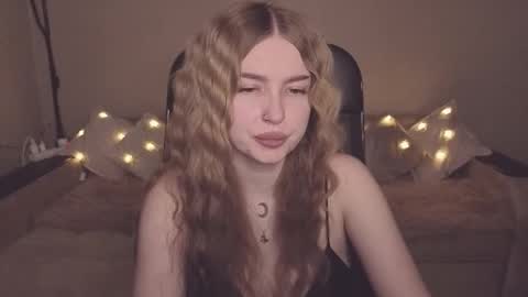 Snapshot of violettaotis chatting on 8, 1, 2026 ViolettaOtis online show from 8, 1, 2026