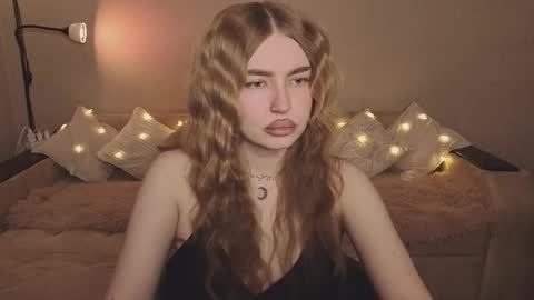 Snapshot of violettaotis chatting on 3, 3, 2026 ViolettaOtis online show from 3, 3, 2026