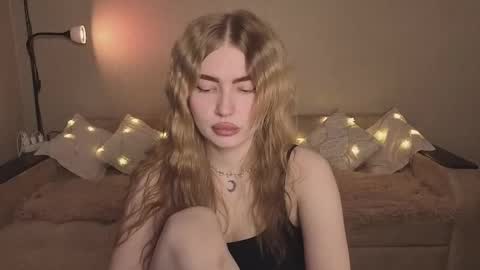 Snapshot of violettaotis chatting on 5, 3, 2026 ViolettaOtis online show from 5, 3, 2026