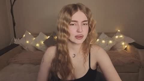 Snapshot of violettaotis chatting on 6, 3, 2026 ViolettaOtis online show from 6, 3, 2026