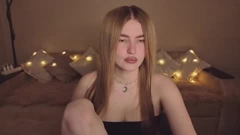 Snapshot of violettaotis chatting on 9, 3, 2026 ViolettaOtis online show from 9, 3, 2026