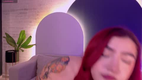 Violett Castel online show from 5, 3, 2026