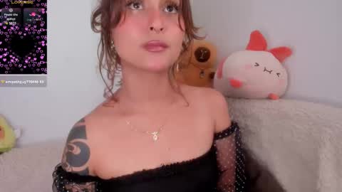 Snapshot of violetteramirez01 chatting on 25, 10, 2025 Violette online show from 25, 10, 2025