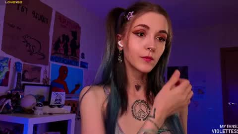 Snapshot of violettesss chatting on 26, 6, 2026 Vi Best on my Fansly online show from 26, 6, 2026