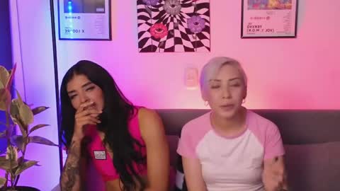 Snapshot of violettgrey_ chatting on 15, 5, 2026 Violet online show from 15, 5, 2026