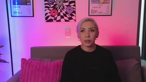 Snapshot of violettgrey_ chatting on 17, 5, 2026 Violet online show from 17, 5, 2026