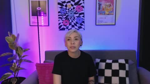 Snapshot of violettgrey_ chatting on 19, 5, 2026 Violet online show from 19, 5, 2026