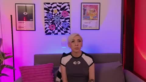 Snapshot of violettgrey_ chatting on 26, 5, 2026 Violet online show from 26, 5, 2026