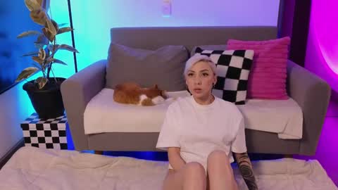 Snapshot of violettgrey_ chatting on 27, 5, 2026 Violet online show from 27, 5, 2026