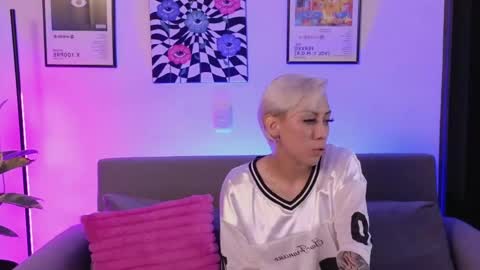 Snapshot of violettgrey_ chatting on 1, 6, 2026 Violet online show from 1, 6, 2026