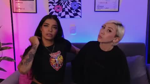 Snapshot of violettgrey_ chatting on 21, 6, 2026 Violet online show from 21, 6, 2026