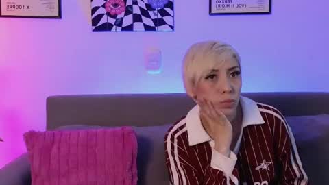 Snapshot of violettgrey_ chatting on 22, 6, 2026 Violet online show from 22, 6, 2026