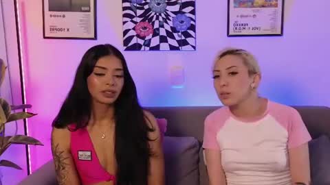Snapshot of violettgrey_ chatting on 23, 6, 2026 Violet online show from 23, 6, 2026