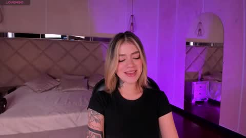 Violett  online show from 17, 11, 2025