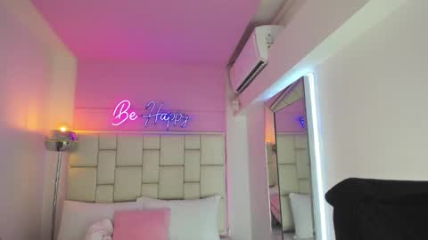 Snapshot of violettharous chatting on 18, 2, 2025 VioletthaRous online show from 18, 2, 2025