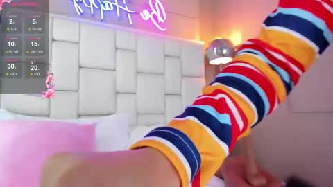 Snapshot of violettharous chatting on 6, 11, 2025 VioletthaRous online show from 6, 11, 2025