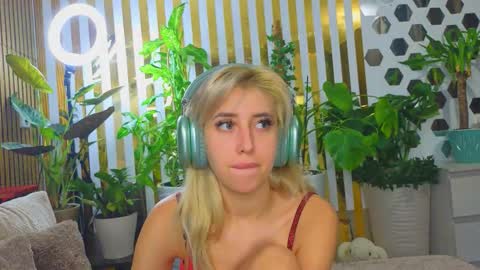 Snapshot of violetttttacb chatting on 20, 10, 2025 Violetta online show from 20, 10, 2025