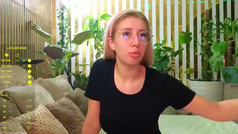 Snapshot of violetttttacb chatting on 10, 11, 2025 Violetta online show from 10, 11, 2025