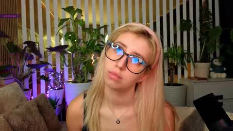 Snapshot of violetttttacb chatting on 30, 11, 2025 Violetta online show from 30, 11, 2025