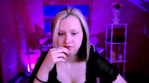 Snapshot of violettwoods chatting on 28, 6, 2026 Violett online show from 28, 6, 2026