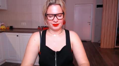 Snapshot of vip_juicy chatting on 24, 9, 2025 VelvettTime online show from 24, 9, 2025