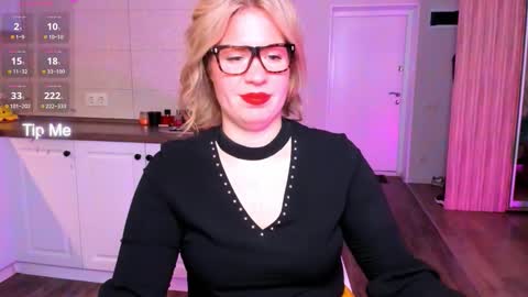 Snapshot of vip_juicy chatting on 8, 10, 2025 VelvettTime online show from 8, 10, 2025