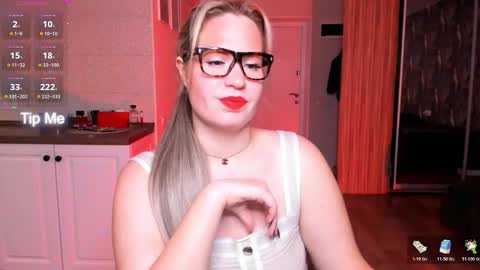 Snapshot of vip_juicy chatting on 18, 10, 2025 VelvettTime online show from 18, 10, 2025