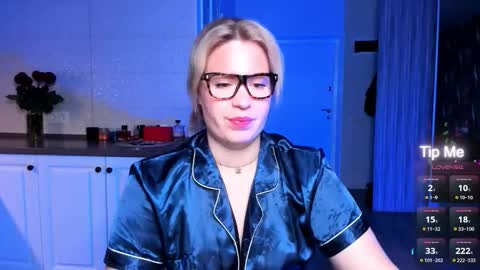 Snapshot of vip_juicy chatting on 23, 10, 2025 VelvettTime online show from 23, 10, 2025