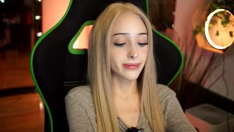 Snapshot of virtualexis chatting on 25, 11, 2025 virtualexis online show from 25, 11, 2025