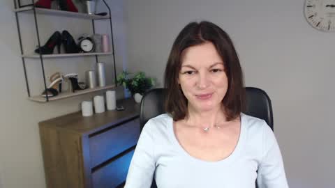 Vivian online show from 10, 2, 2025