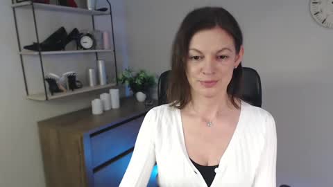 Vivian online show from 25, 2, 2025