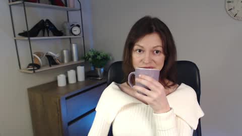 Vivian online show from 26, 2, 2025