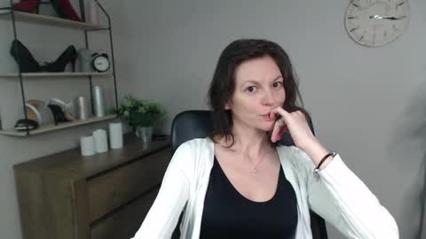 Vivian online show from 28, 2, 2025