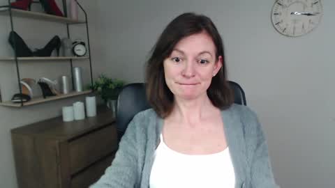 Vivian online show from 3, 3, 2025