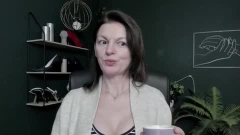 Vivian online show from 10, 2, 2026