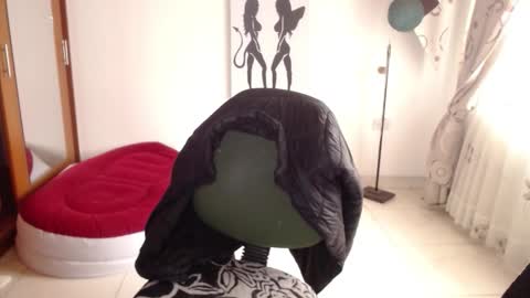 Snapshot of vivian_milf_paint chatting on 7, 2, 2026 vivian_milf_paint online show from 7, 2, 2026